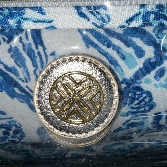 Lilly Pulitzer GWP SHELL COLLECTOR Clear Resort White Tote, Blanket Pillow NEW - Picture 2 of 11